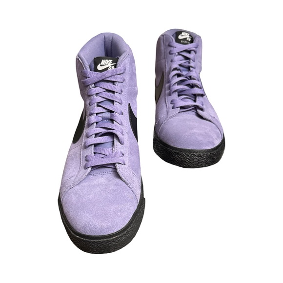 Nike Lavender and Black Sneakers - Picture 6 of 14
